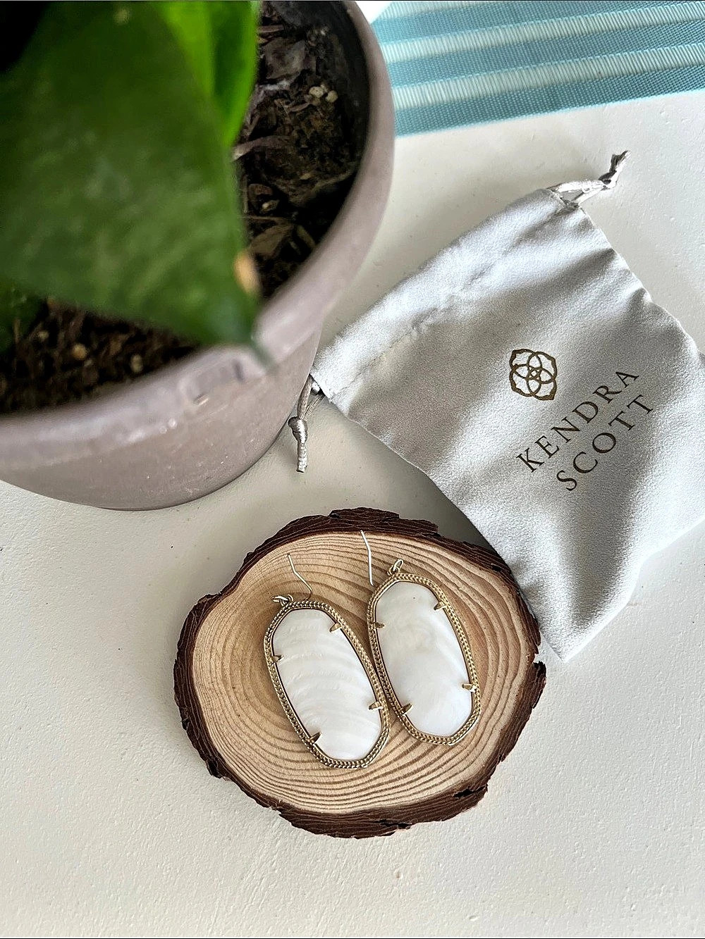 Kendra Scott Elisa Drop Earrings White & Gold Drop Earrings
